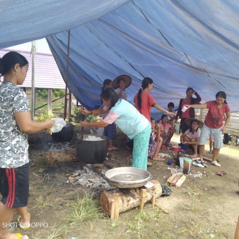 Gotong Royong Ibu-Ibu SPPRJ Long Pada