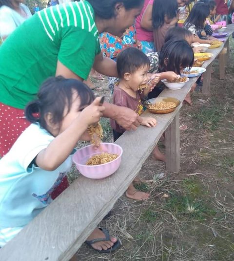 Lomba Makan Mie